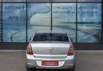 Подержанный автомобиль Chevrolet Cobalt Sedan 2013 года (6 фото)