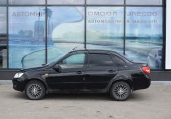 Подержанный автомобиль LADA (ВАЗ) Granta Sedan 2012 года (8 фото)