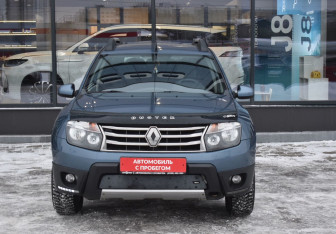 Подержанный автомобиль Renault Duster 2014 года (2 фото)