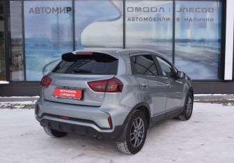 Подержанный автомобиль LIVAN X3Pro 2023 года (5 фото)