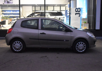 Подержанный автомобиль Renault Clio Hatchback 2008 года (4 фото)