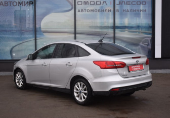 Подержанный автомобиль Ford Focus Sedan 2017 года (7 фото)