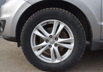 Подержанный автомобиль Hyundai Santa Fe 2011 года (9 фото)