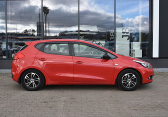 Подержанный автомобиль Kia Ceed Hatchback 2015 года (4 фото)