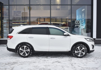 Подержанный автомобиль Kia Sorento 2016 года (4 фото)