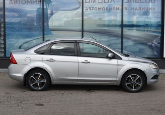 Подержанный автомобиль Ford Focus Sedan 2010 года (4 фото)
