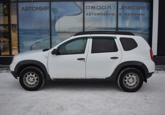 Подержанный автомобиль Renault Duster 2015 года (8 фото)