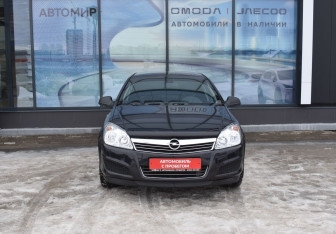Подержанный автомобиль Opel Astra Hatchback 2011 года (2 фото)