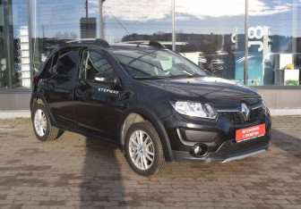 Подержанный автомобиль Renault Sandero 2017 года (3 фото)