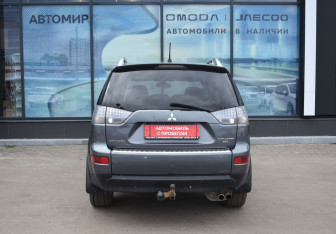 Подержанный автомобиль Mitsubishi Outlander 2007 года (6 фото)