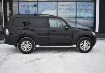 Подержанный автомобиль Mitsubishi Pajero 2013 года (4 фото)