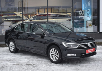 Подержанный автомобиль Volkswagen Passat Sedan 2018 года (3 фото)