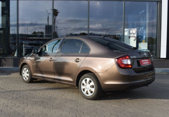Подержанный автомобиль Skoda Rapid Liftback 2019 года (7 фото)