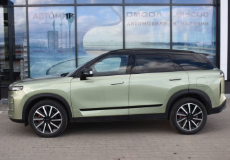 Подержанный автомобиль Jaecoo J7 2024 года (8 фото)