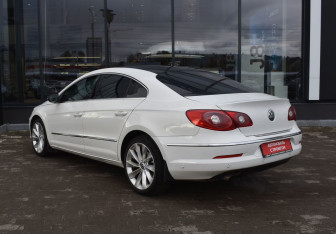 Подержанный автомобиль Volkswagen Passat CC 2011 года (7 фото)
