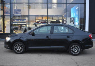 Подержанный автомобиль Skoda Rapid Liftback 2014 года (8 фото)
