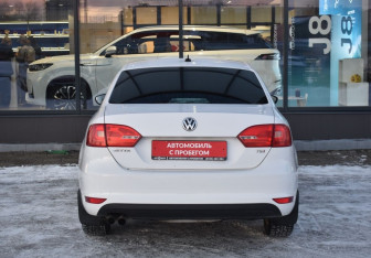 Подержанный автомобиль Volkswagen Jetta Sedan 2013 года (6 фото)