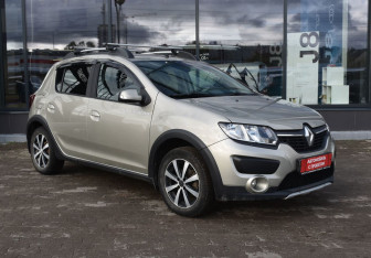 Подержанный автомобиль Renault Sandero 2018 года (3 фото)