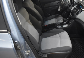 Подержанный автомобиль Chevrolet Cruze Sedan 2009 года (10 фото)