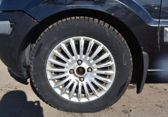 Подержанный автомобиль Ford Fusion 2007 года (9 фото)