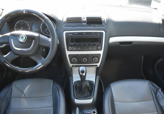 Подержанный автомобиль Skoda Octavia Liftback 2012 года (12 фото)