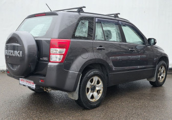 Подержанный автомобиль Suzuki Grand Vitara 2011 года (5 фото)