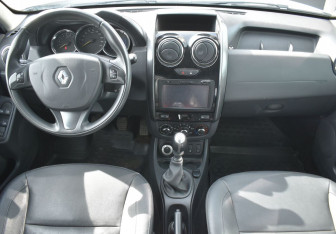 Подержанный автомобиль Renault Duster 2018 года (11 фото)