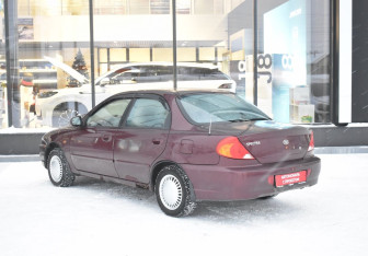 Подержанный автомобиль Kia Spectra Sedan 2006 года (6 фото)
