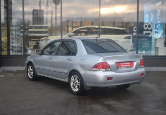 Подержанный автомобиль Mitsubishi Lancer Sedan 2007 года (7 фото)