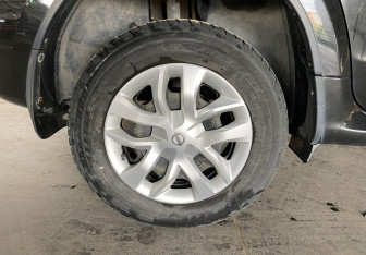 Подержанный автомобиль Nissan Terrano 2017 года (15 фото)