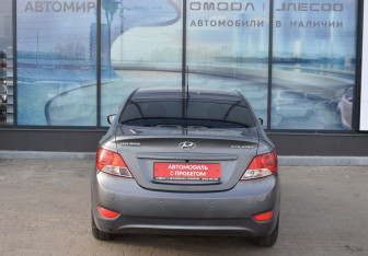 Подержанный автомобиль Hyundai Solaris Sedan 2013 года (6 фото)