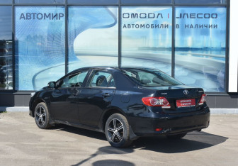 Подержанный автомобиль Toyota Corolla Sedan 2013 года (7 фото)
