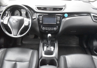 Подержанный автомобиль Nissan Qashqai 2016 года (12 фото)