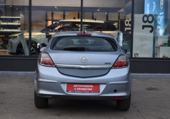 Подержанный автомобиль Opel Astra Hatchback 2010 года (6 фото)