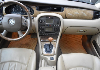 Подержанный автомобиль Jaguar X-Type Sedan 2006 года (12 фото)