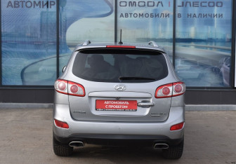 Подержанный автомобиль Hyundai Santa Fe 2011 года (6 фото)