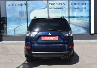 Подержанный автомобиль Mitsubishi Outlander 2011 года (6 фото)