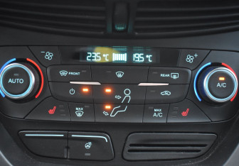 Подержанный автомобиль Ford Kuga 2017 года (15 фото)