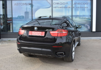 Подержанный автомобиль BMW X6 2011 года (5 фото)
