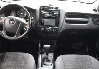 Подержанный автомобиль Kia Sportage 2006 года (12 фото)