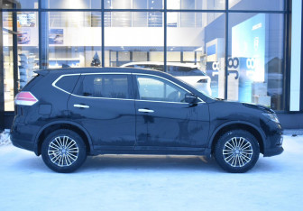 Подержанный автомобиль Nissan X-Trail 2017 года (4 фото)