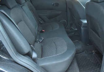 Подержанный автомобиль Nissan Qashqai 2008 года (11 фото)
