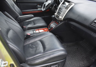 Подержанный автомобиль Lexus RX 2007 года (10 фото)