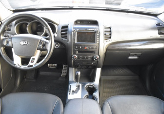 Подержанный автомобиль Kia Sorento 2011 года (12 фото)