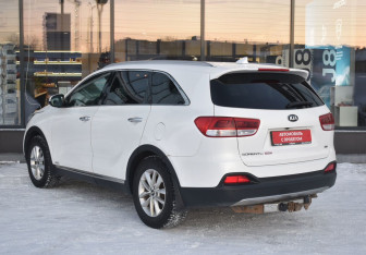 Подержанный автомобиль Kia Sorento 2017 года (7 фото)