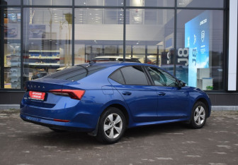 Подержанный автомобиль Skoda Octavia Liftback 2021 года (5 фото)