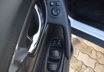 Подержанный автомобиль Nissan X-Trail 2021 года (14 фото)