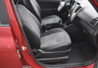 Подержанный автомобиль Kia Venga 2013 года (10 фото)