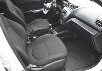 Подержанный автомобиль Kia Rio Hatchback 2014 года (10 фото)
