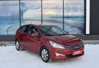 Подержанный автомобиль Hyundai Solaris Hatchback 2015 года (3 фото)